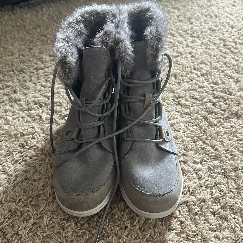 Sorel boots size 9